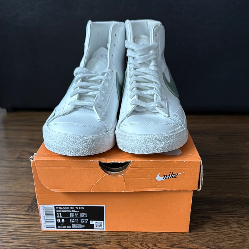 Nike Blazer Mid '77 ESS White Sneakers